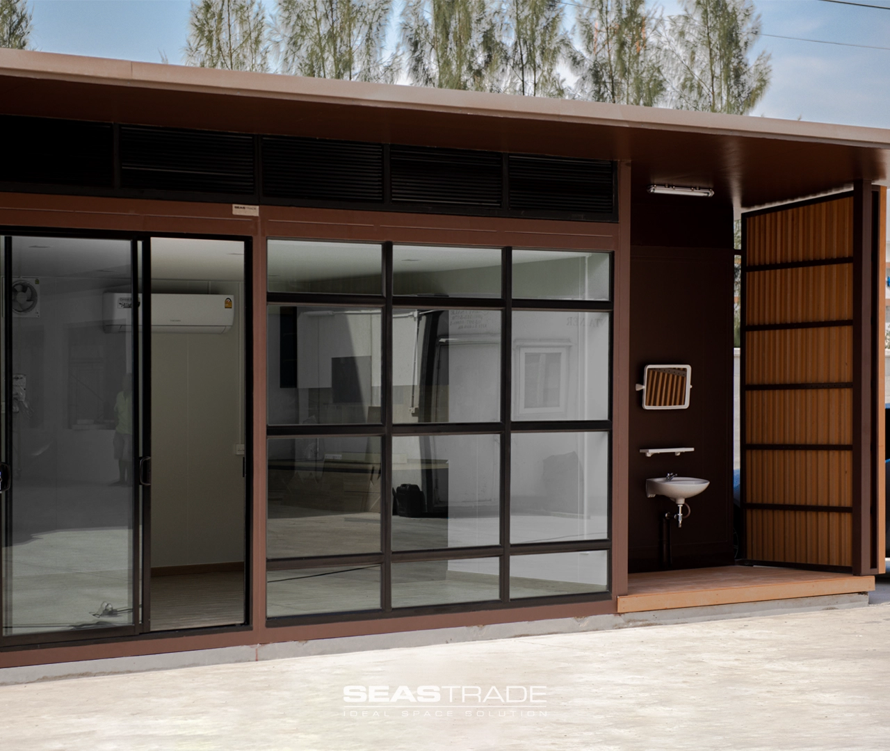 สำนักงานสำเร็จรูปโครงสร้างเหล็ก ครบทุกฟังก์ชันการใช้งาน มาตรฐานสากล ตอบโจทย์ในเรื่องของ ข้อจำกัดด้านพื้นที่ในการประกอบธุรกิจ สามารถตกแต่งต่อเติมได้ตามการใช้งานของคุณ