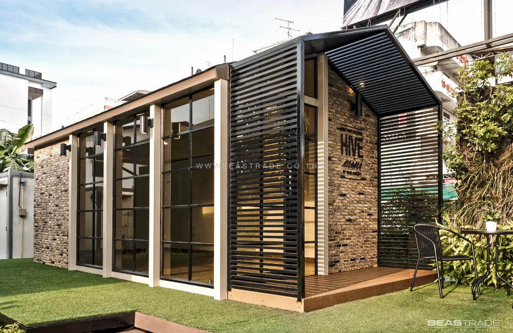 ร้านกาแฟน็อคดาวน์ทรงจั่ว